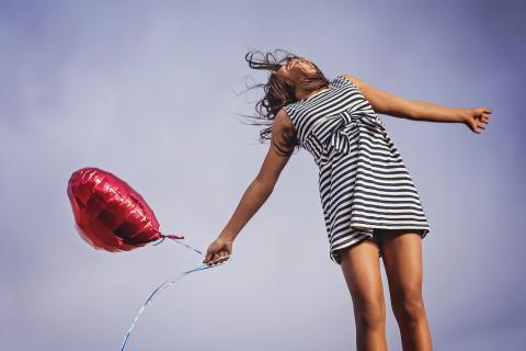 POL volontariat liberté ballon femme énergie