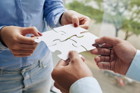 rencontre volontariat santé mentale mains puzzle
