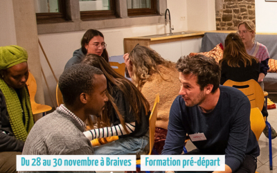Visuel de la formation - personnes face à face qui se parlent 